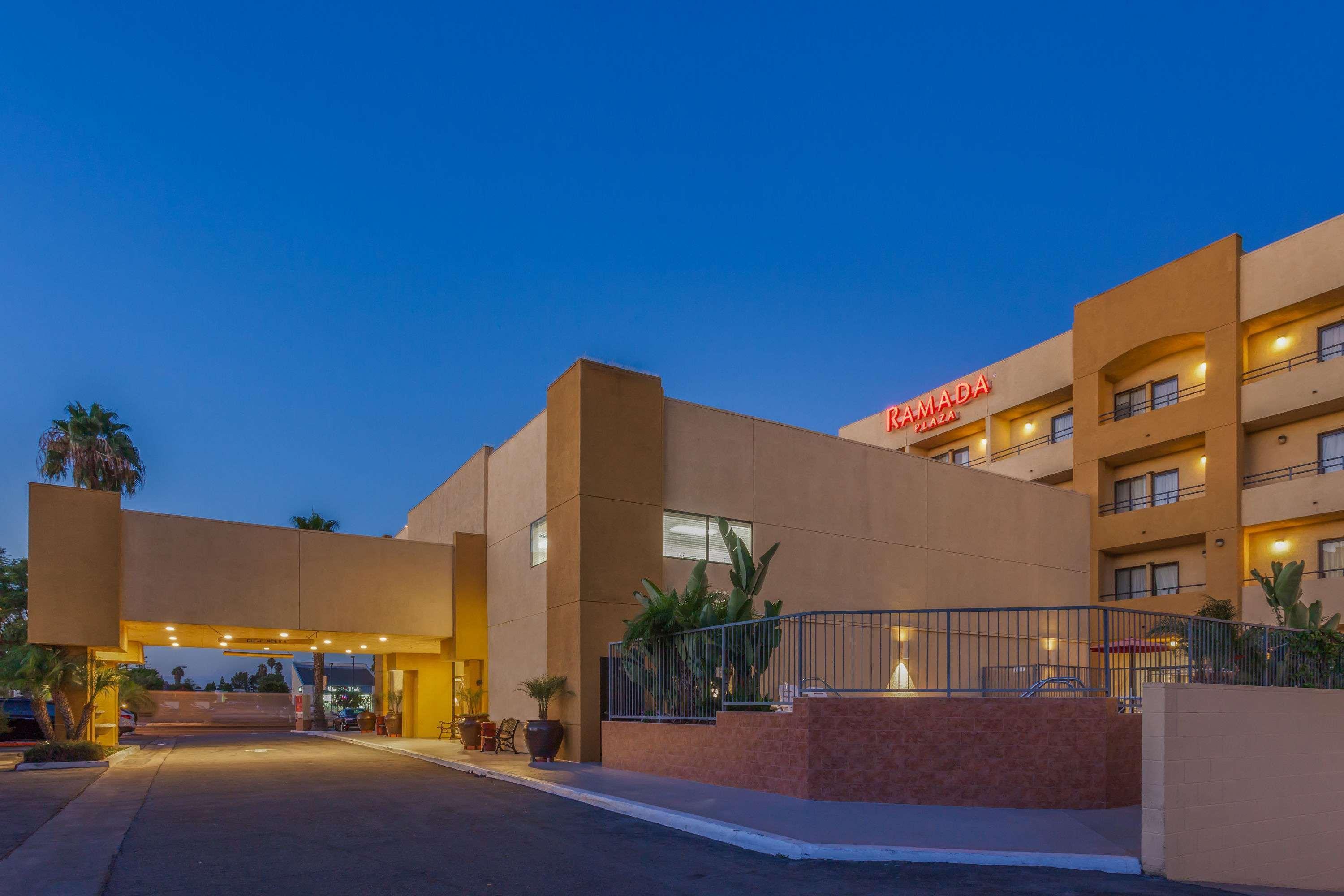 Ramada Plaza by Wyndham Garden Grove/Anaheim South Otel Dış mekan fotoğraf